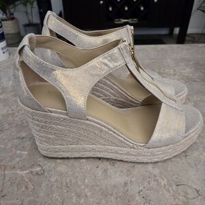 MICHAEL Michael KorsBerkley Zipper Espadrille Platform Wedge Sandals. Size 9.5